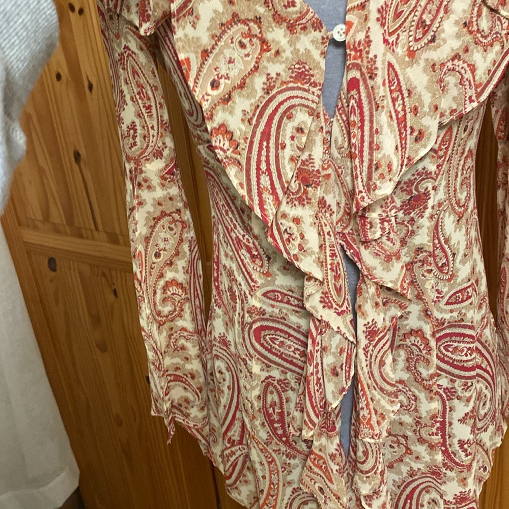Express ruffled blouse - Picture 4 of 9